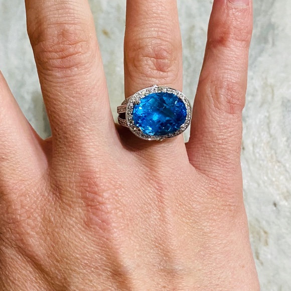 Blue Topaz and diamond right hand ring - Picture 3 of 5